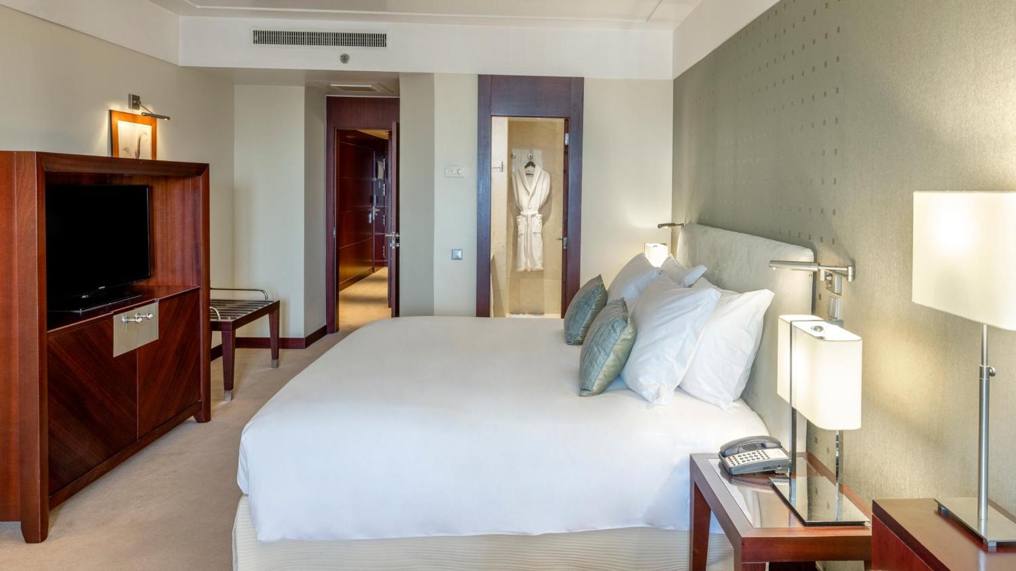 Crowne Plaza Porto, an IHG Hotel Esterno foto A bedroom at the hotel