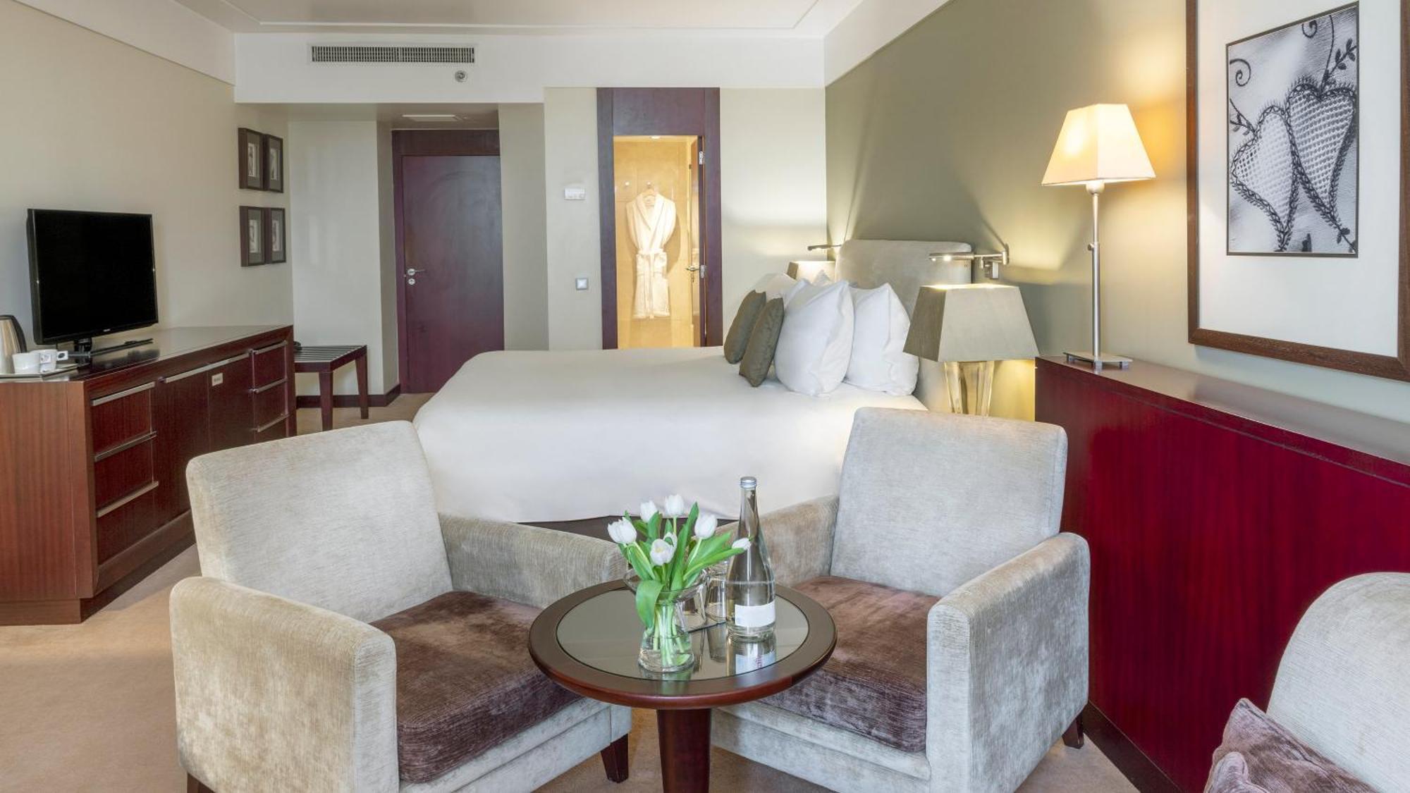 Crowne Plaza Porto, an IHG Hotel Esterno foto A room at the hotel
