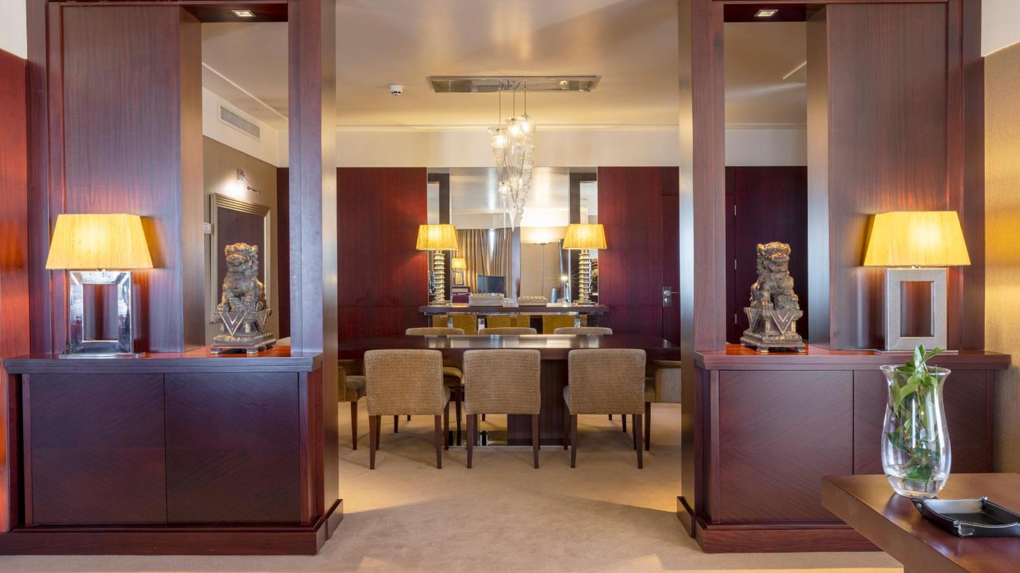 Crowne Plaza Porto, an IHG Hotel Esterno foto The interior of a suite