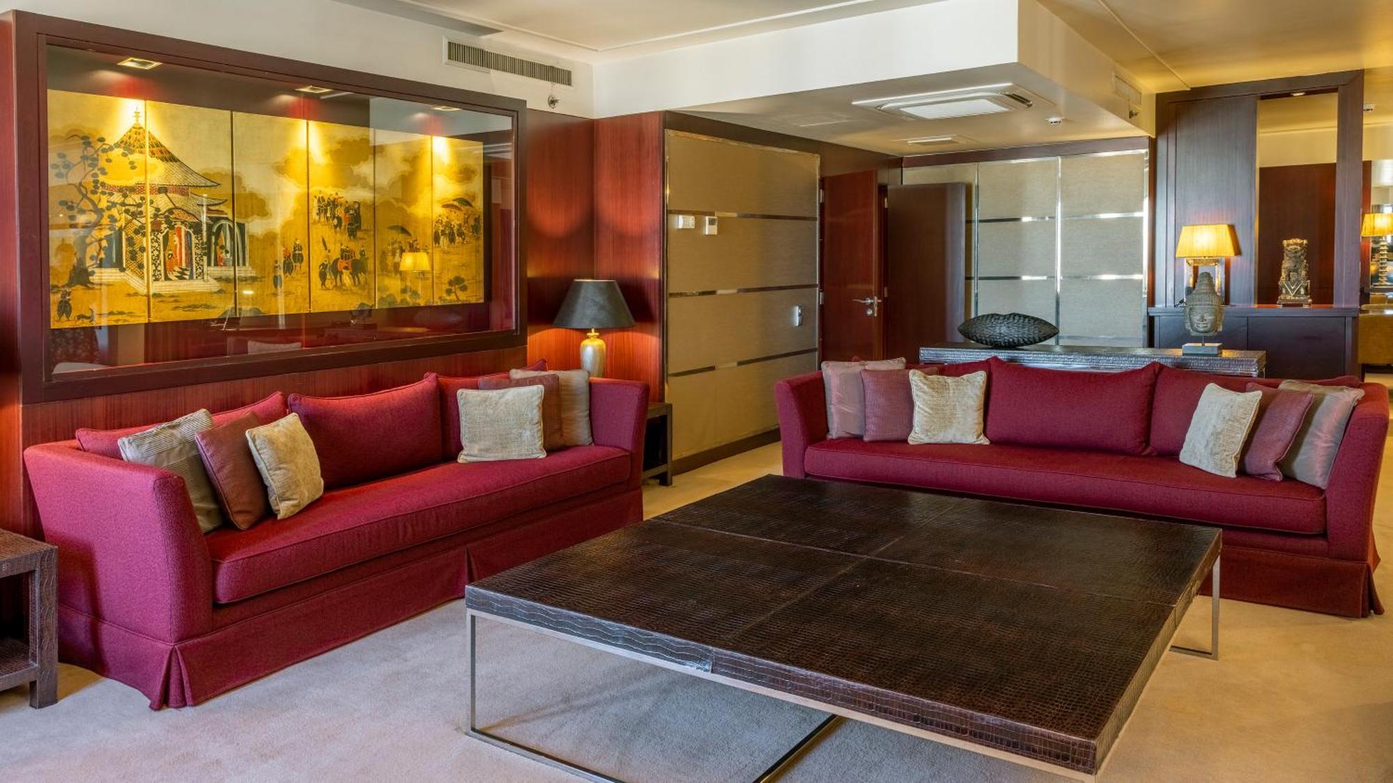 Crowne Plaza Porto, an IHG Hotel Esterno foto A living room in a suite at the Mandarin Oriental, Munich