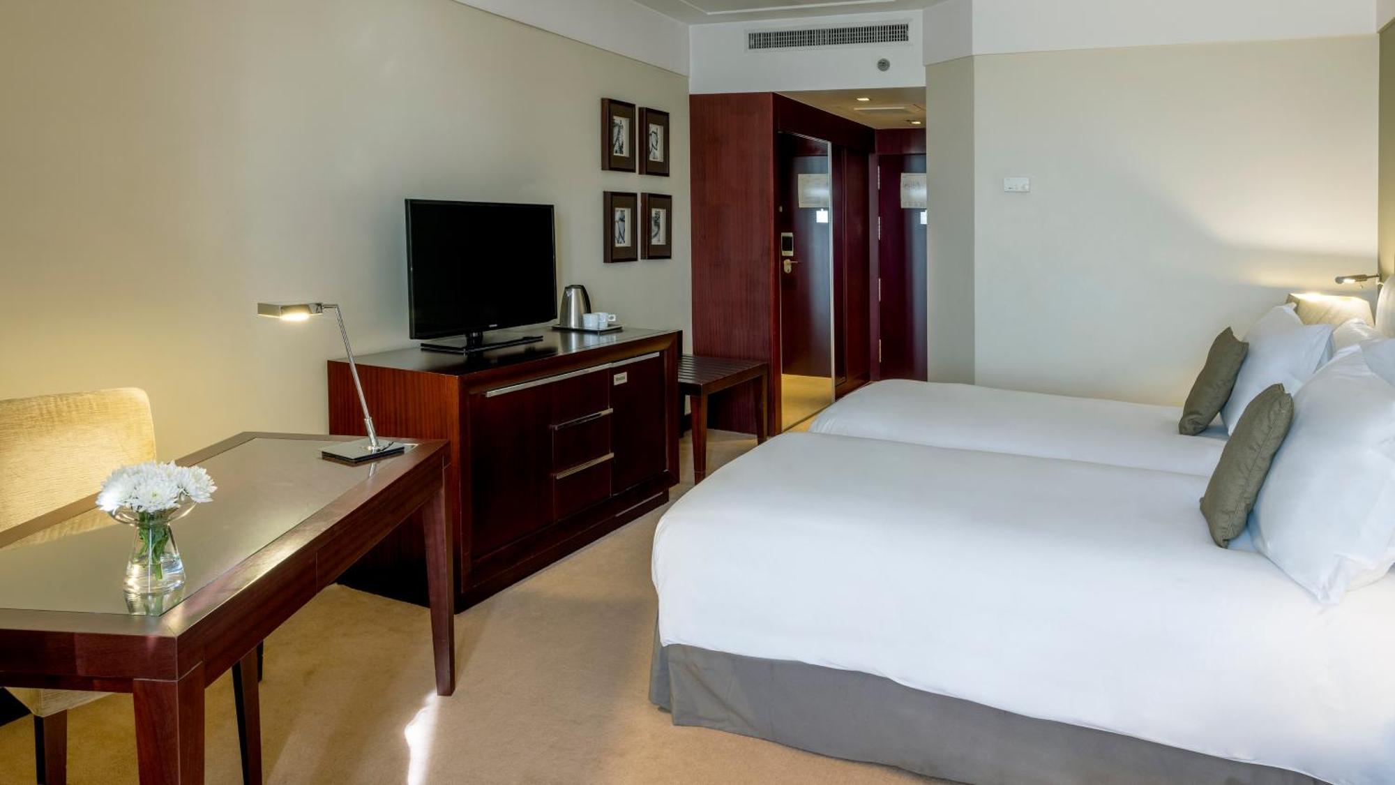 Crowne Plaza Porto, an IHG Hotel Esterno foto A room at the hotel