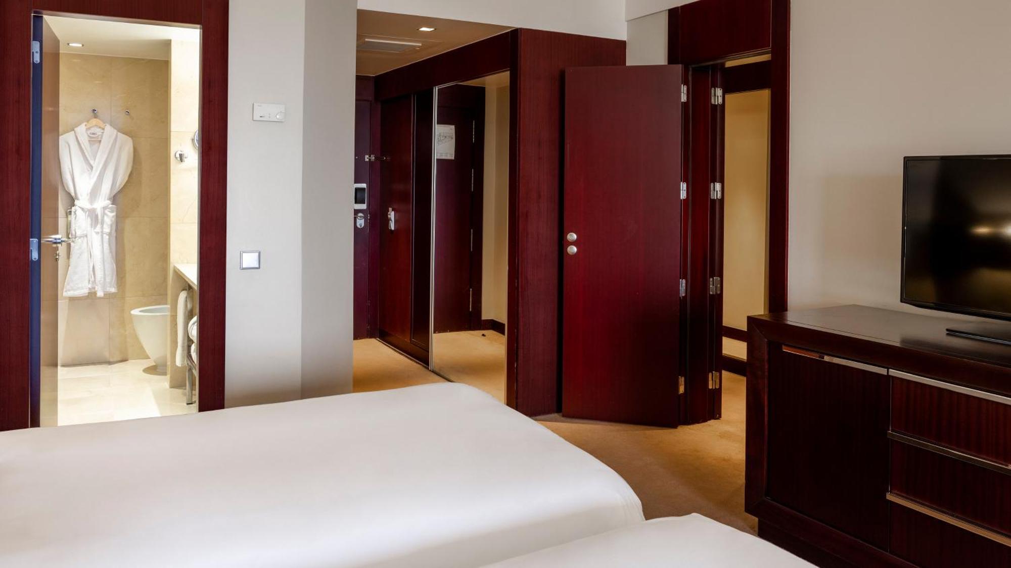 Crowne Plaza Porto, an IHG Hotel Esterno foto A room at the hotel