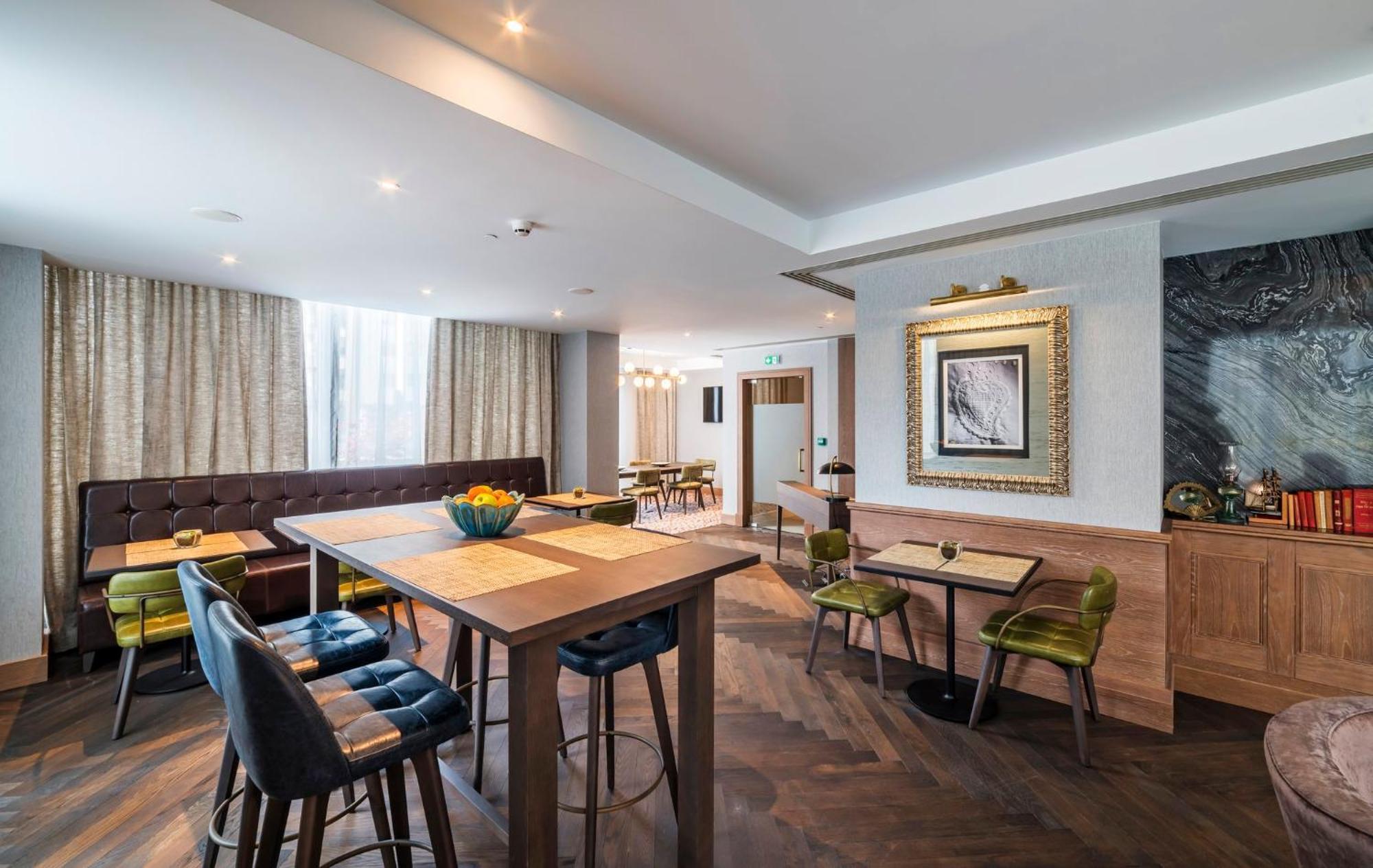Crowne Plaza Porto, an IHG Hotel Esterno foto The Club at London Heathrow Airport