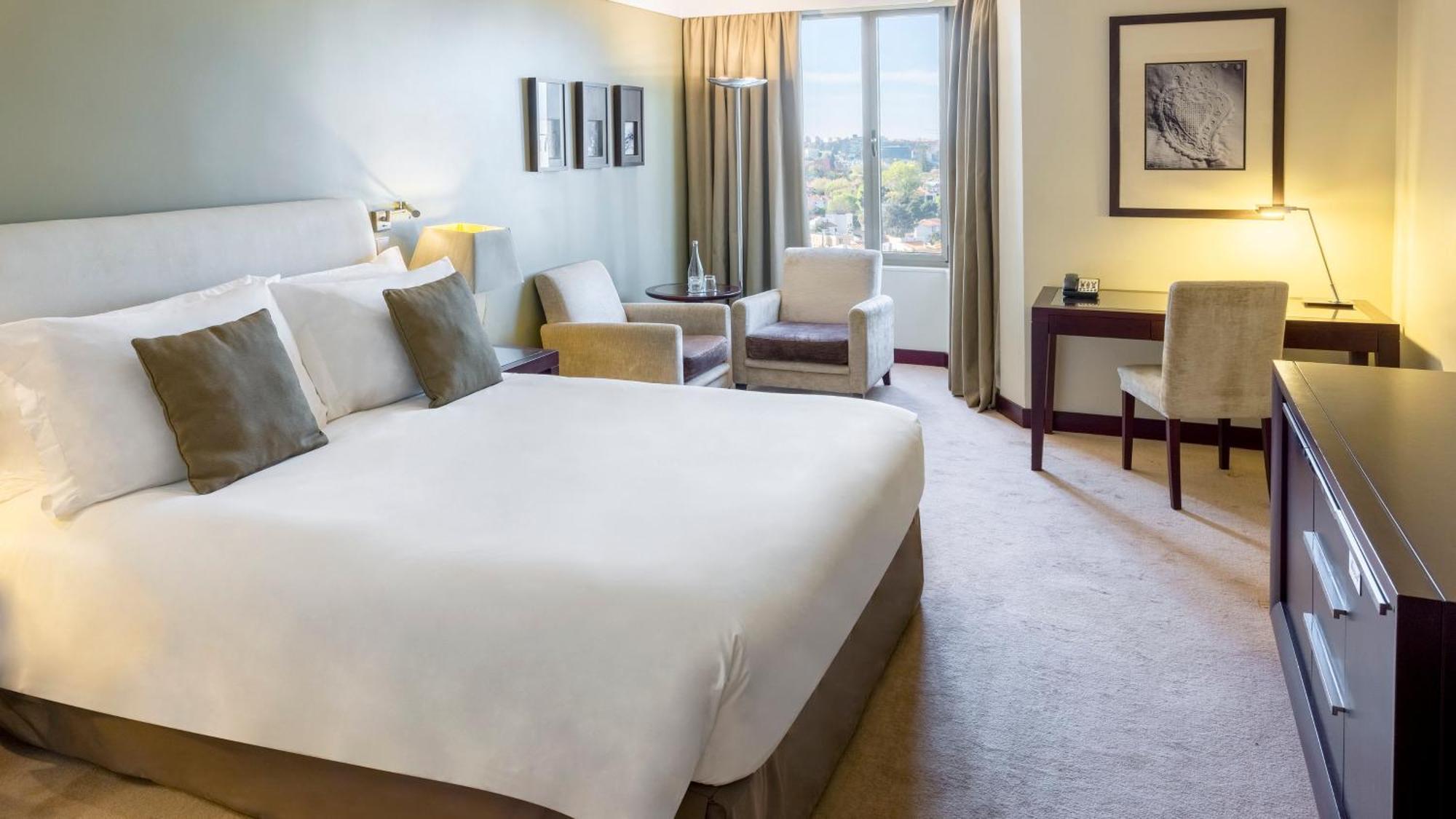 Crowne Plaza Porto, an IHG Hotel Esterno foto A room at the hotel
