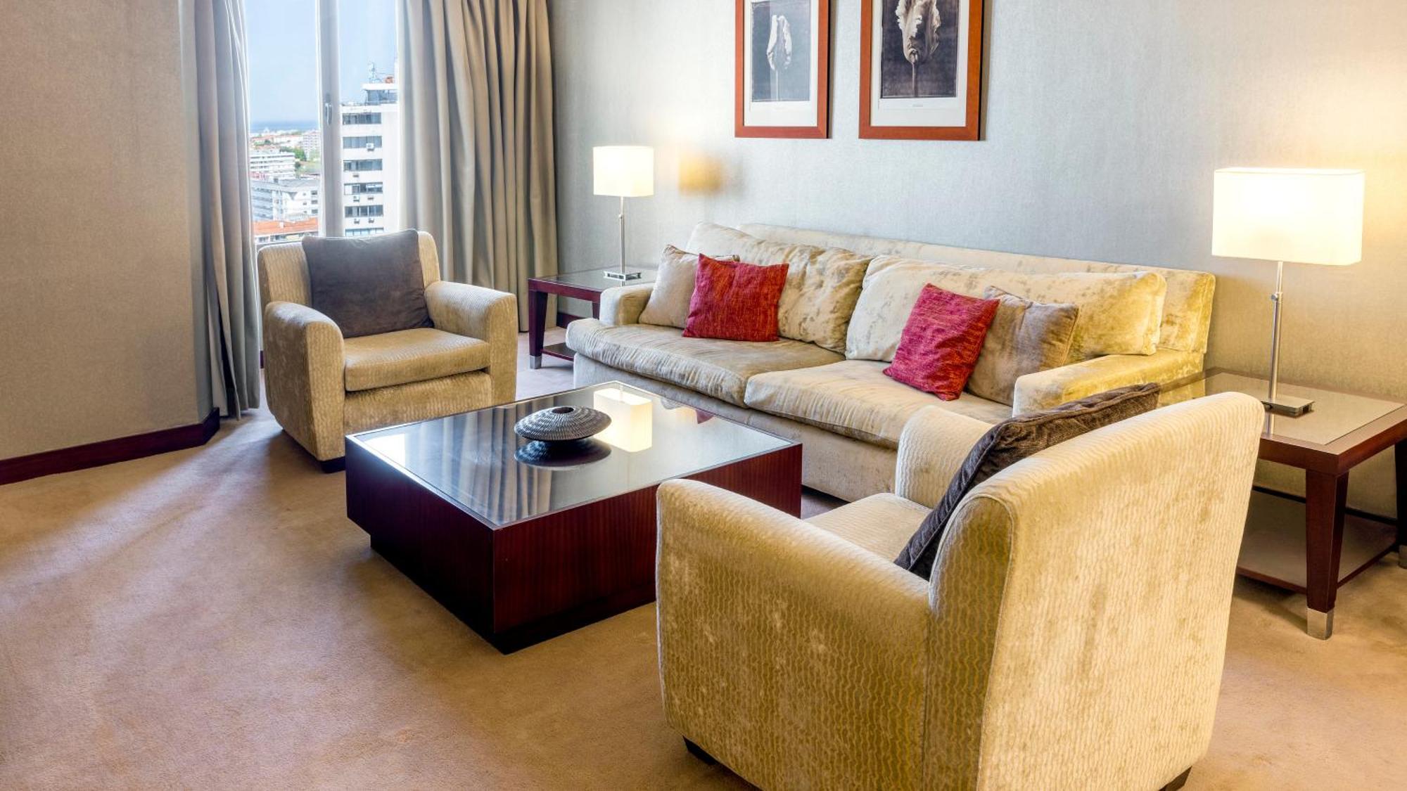 Crowne Plaza Porto, an IHG Hotel Esterno foto A living room