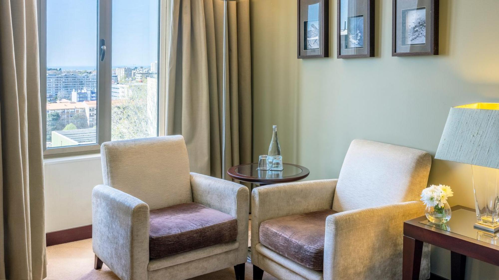 Crowne Plaza Porto, an IHG Hotel Esterno foto A room at the hotel