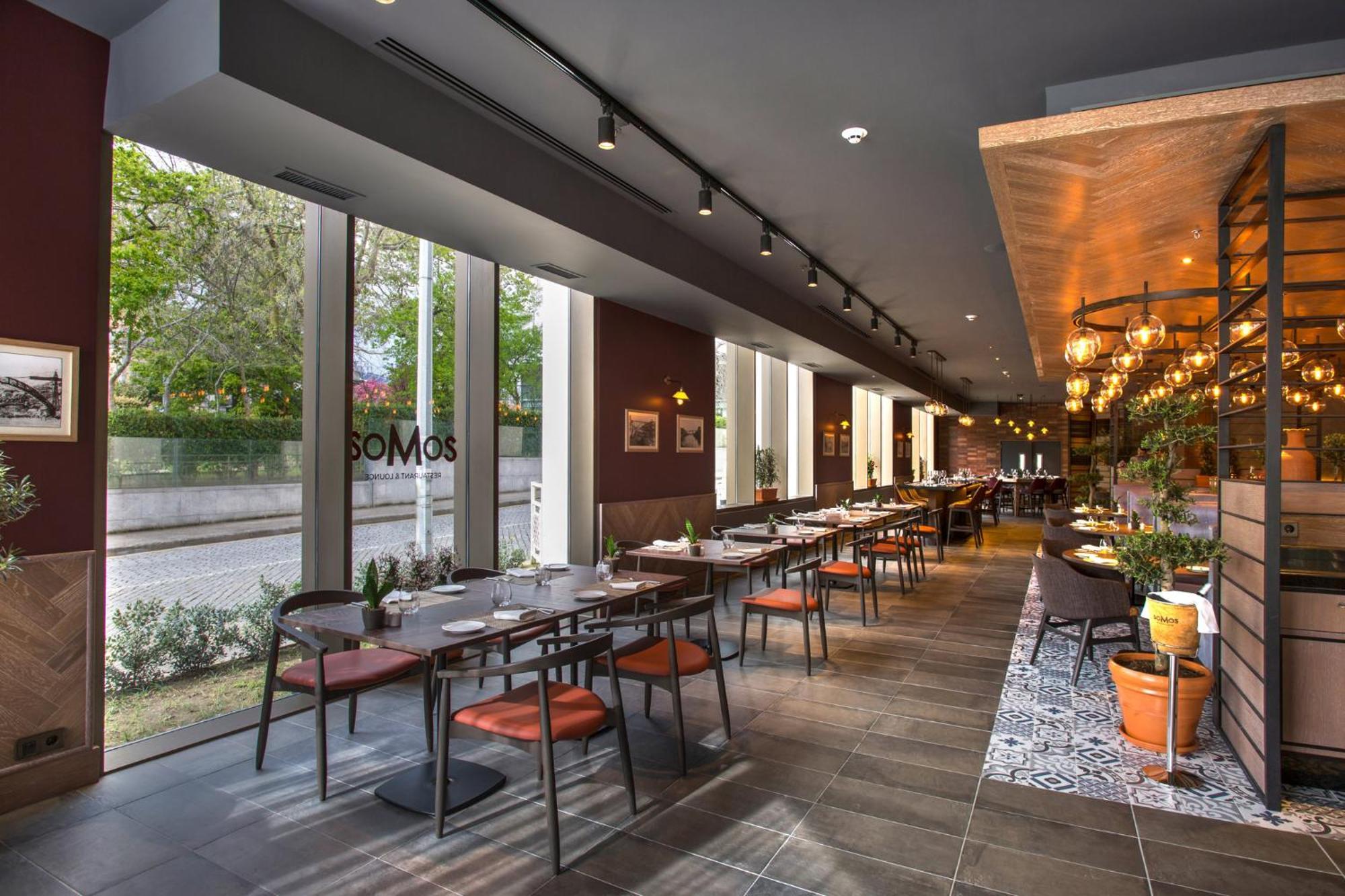 Crowne Plaza Porto, an IHG Hotel Esterno foto SOMOS Restaurant