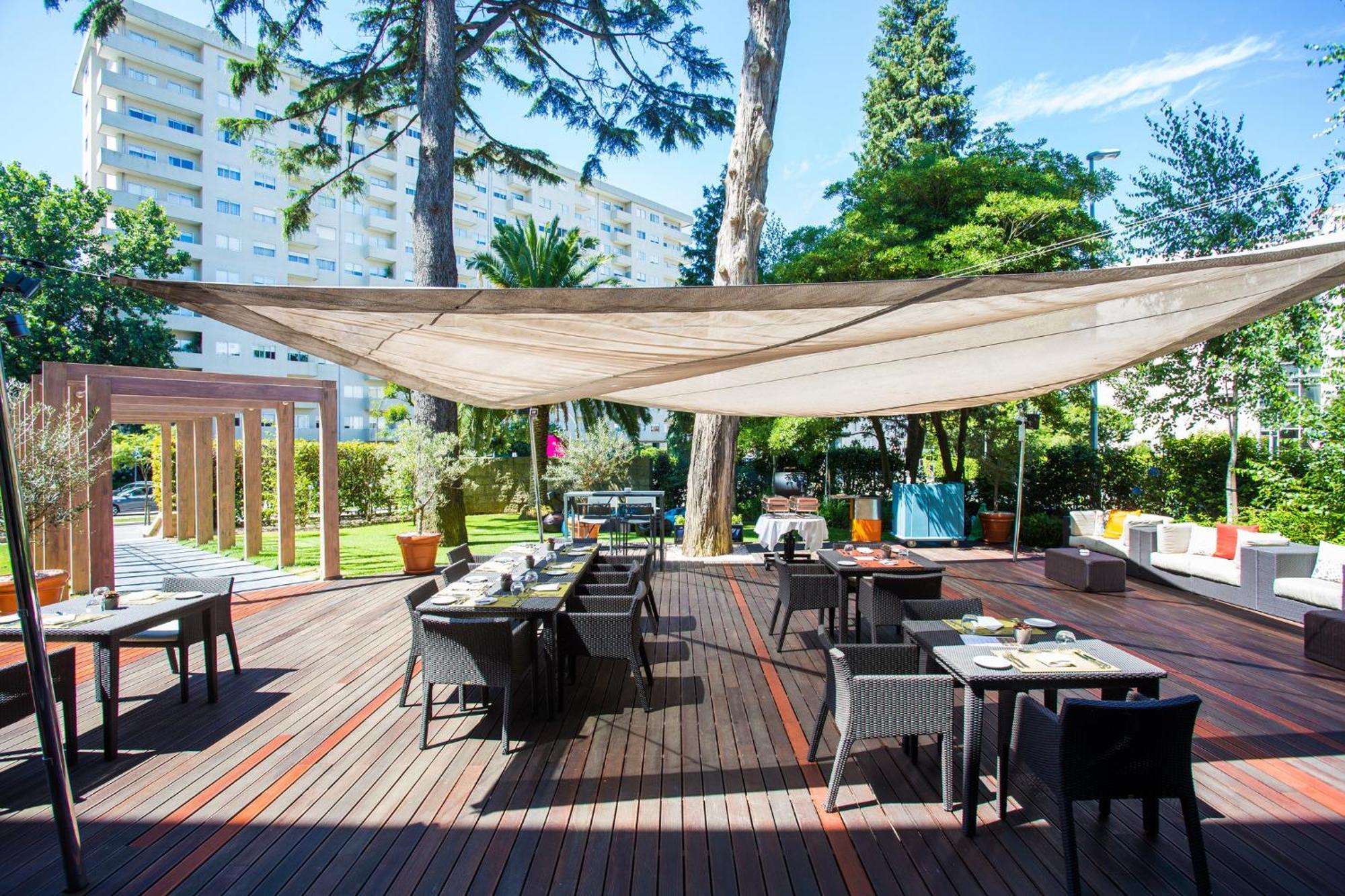 Crowne Plaza Porto, an IHG Hotel Esterno foto Restaurant in the resort